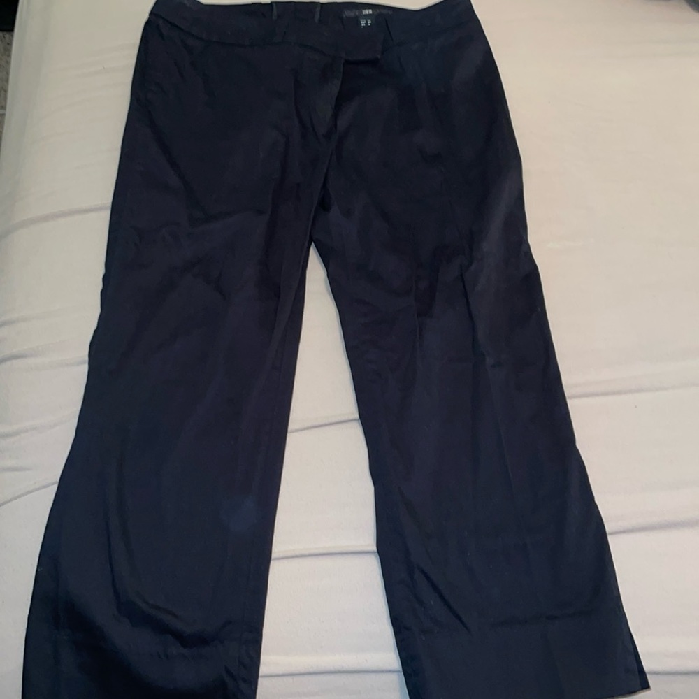 EUC - Black Womens H&M tapered Capris Size 8